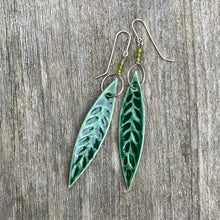 Load image into Gallery viewer, Long emerald green leaf
