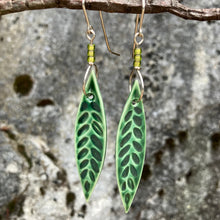 Load image into Gallery viewer, Long emerald green leaf