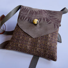 Load image into Gallery viewer, SATCHEL - suede Kauri print