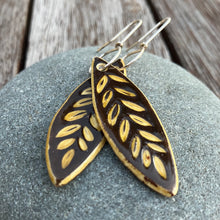 Load image into Gallery viewer, Carved honey leaf