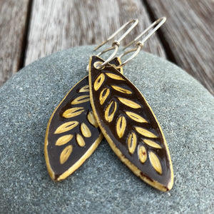 Carved honey leaf