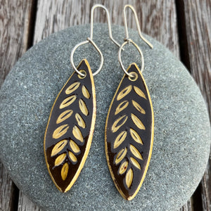 Carved honey leaf