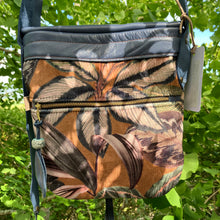 Load image into Gallery viewer, FLORAL &amp; LEATHER  - medium satchel