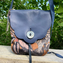 Load image into Gallery viewer, FLORAL &amp; LEATHER  - medium satchel