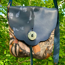 Load image into Gallery viewer, FLORAL &amp; LEATHER  - medium satchel