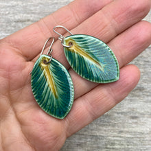 Load image into Gallery viewer, Emerald/honey leaf earrings