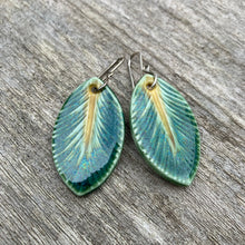Load image into Gallery viewer, Emerald/honey leaf earrings