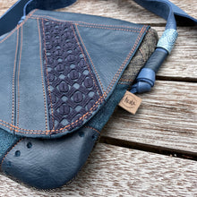 Load image into Gallery viewer, MEDIUM SATCHEL - blue