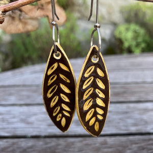 Carved honey leaf