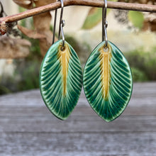 Load image into Gallery viewer, Emerald/honey leaf earrings