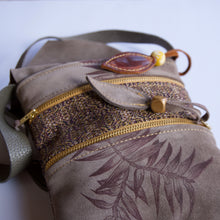 Load image into Gallery viewer, SATCHEL - suede Kauri print