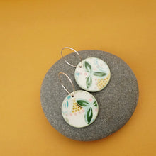 Load image into Gallery viewer, Floral Disc Earrings