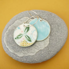 Load image into Gallery viewer, Floral Disc Earrings