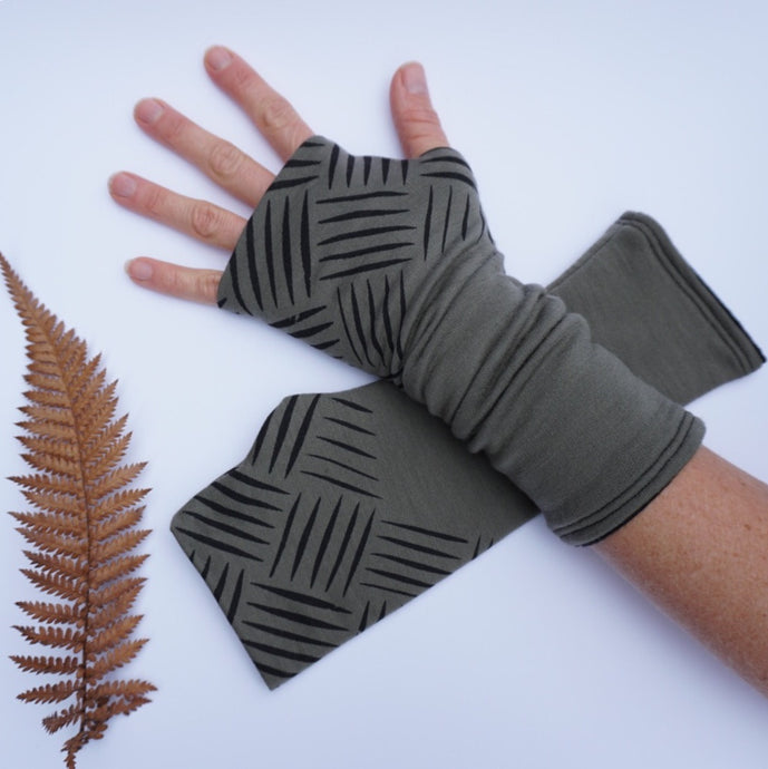 WEAVE PRINT MERINO MITTENS