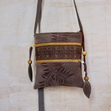 Load image into Gallery viewer, SATCHEL - suede Kauri print